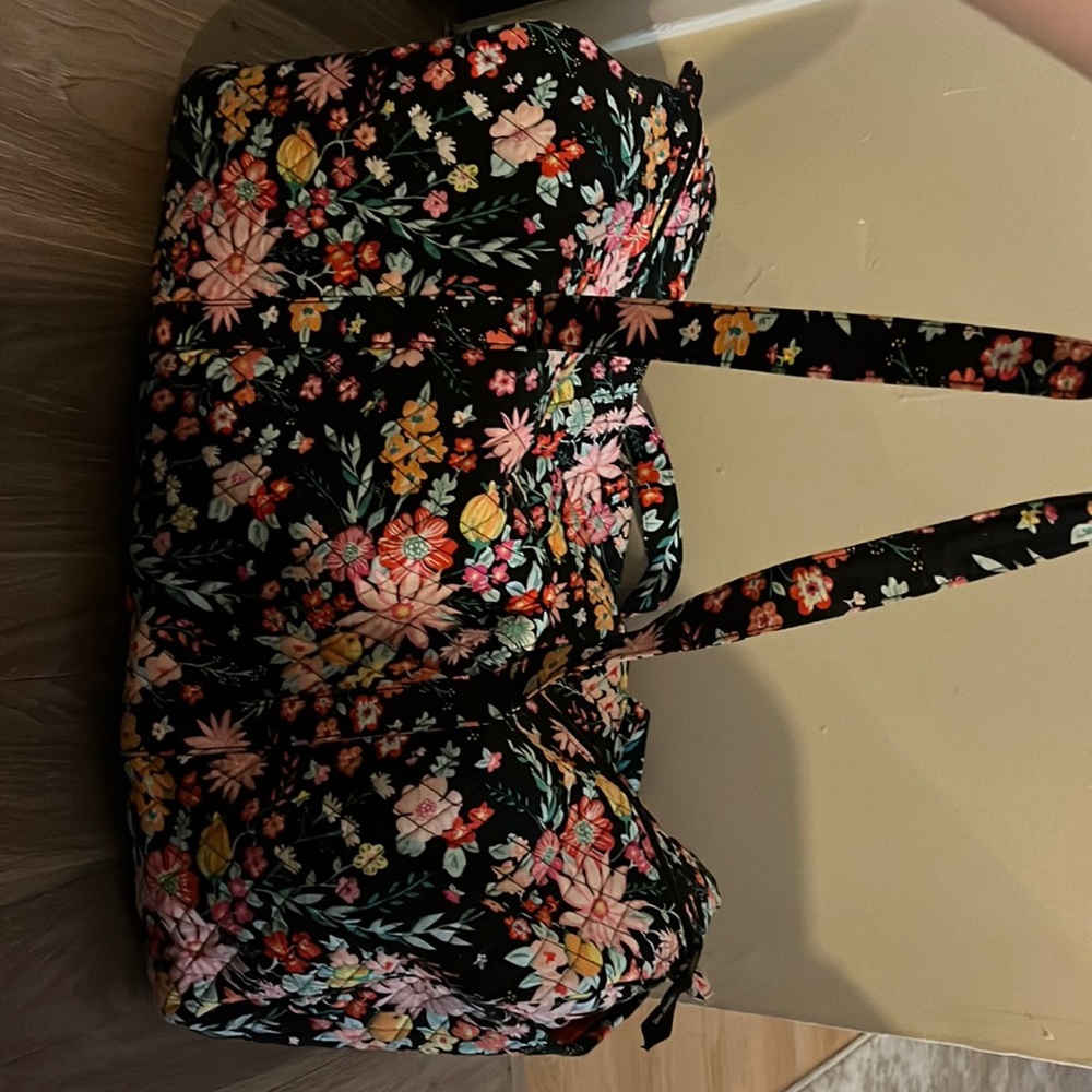 Floral Vera Bradley duffel weekender bag XL size no damage